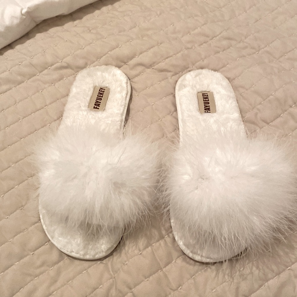White feather slippers! Perfect Bridal slippers